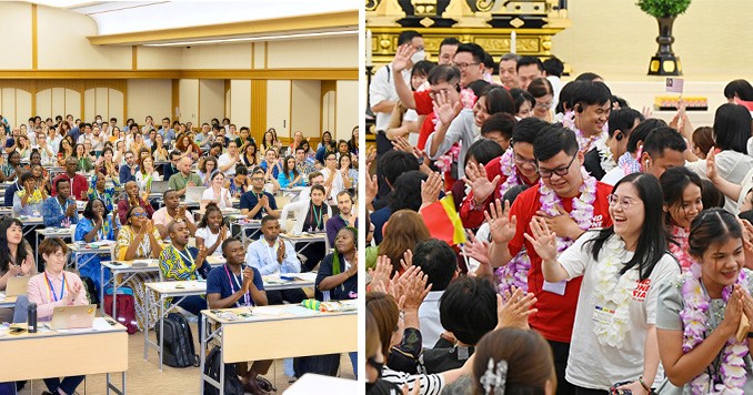 Imagen compuesta de personas sentadas en una gran sala, que están aplaudiendo (izquierda), y grupo de personas caminando por un pasillo en una sala de gente saludando y aplaudiendo (derecha).