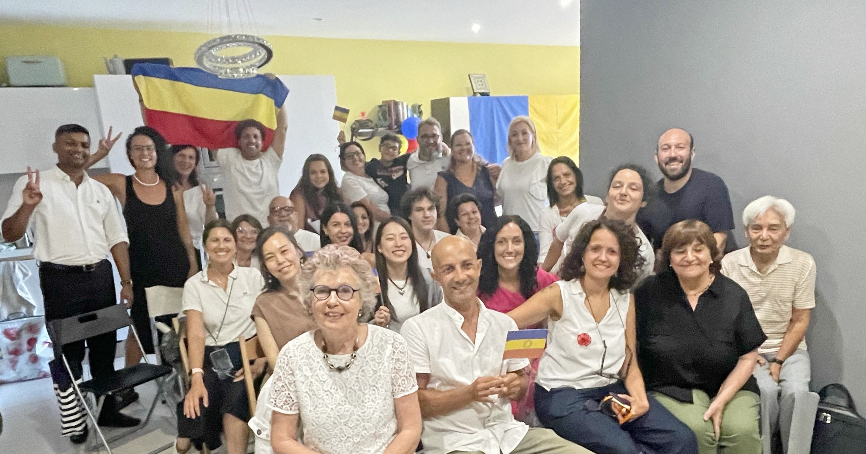 About thirty people gathered indoors for a commemorative photo. 