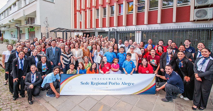 Group of people posing for a photo outside a building.